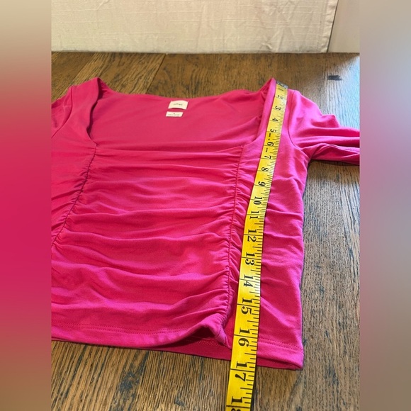 Hot Pink Ruched Long Sleeve Top – Wilfred (Aritzia) – Size M - Picture 4 of 7